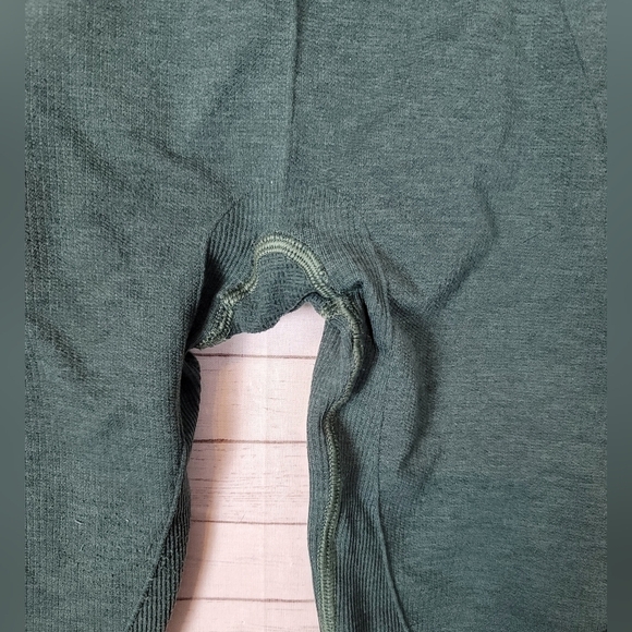 Lululemon In The Flow Crop ll Heathered Forest Green Capri Leggings, sz 4 - Picture 10 of 15